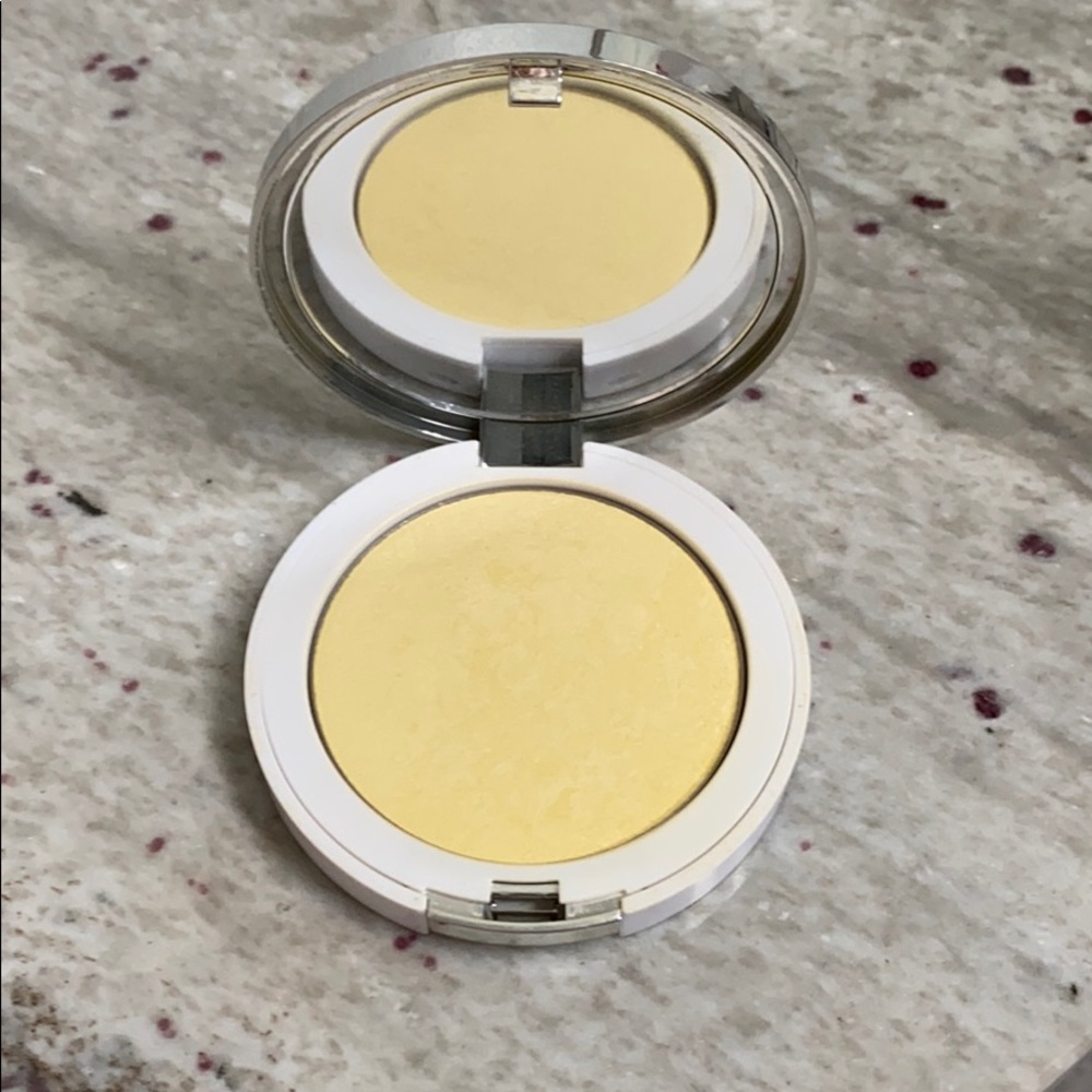 Clinique Redness Solutions Powder